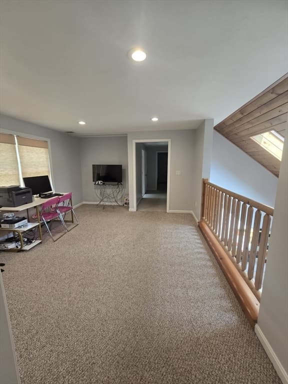 Single Family Residence at 20 Farm Pond Rd, Dracut MA 01826, photo 18 of 38