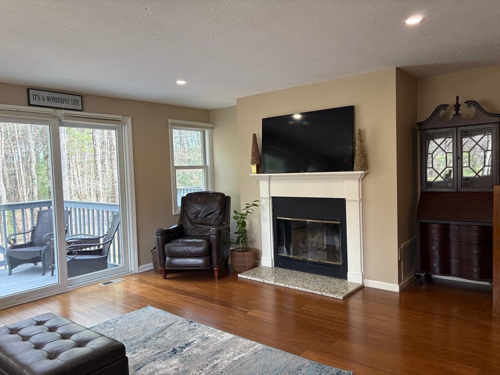 Condominium at 849 Boston Post Rd E # 5H, Marlborough MA 01752, Marlborough, photo 2 of 16