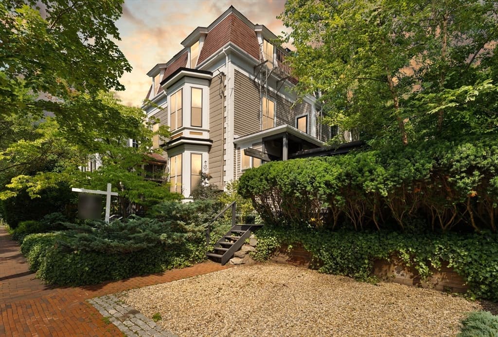 32 Hawthorn St, Cambridge MA 02138 photo 2