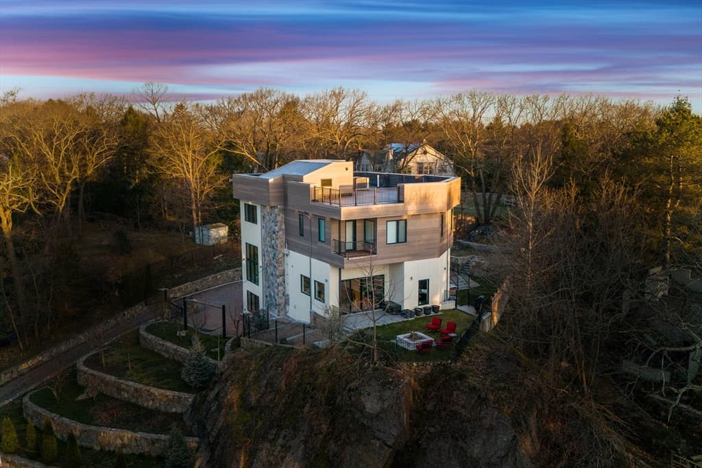 71 Grove St, Brookline MA 02467