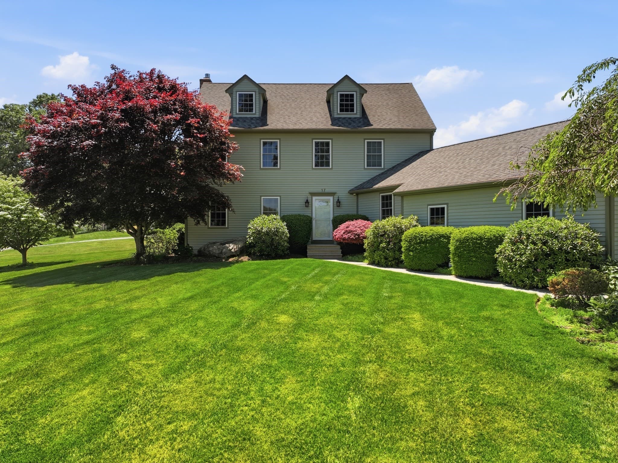 17 Stoneybrook Rd, Grafton MA 01536