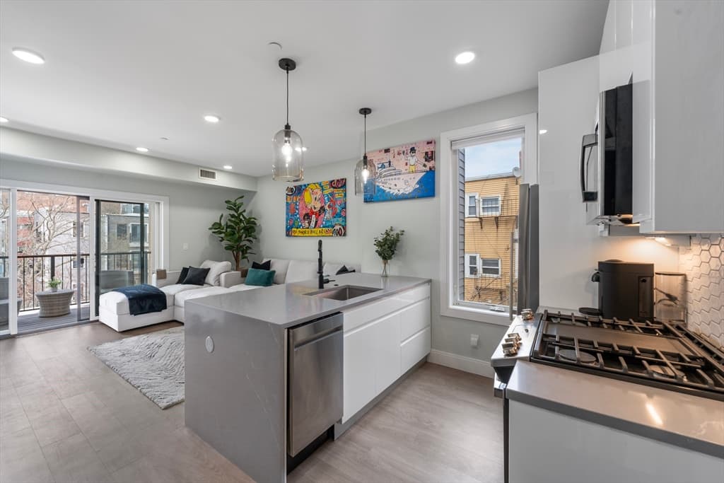 Condominium at 277 Border # 401A, Boston MA 02128, Boston, photo 9 of 15