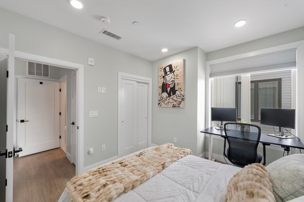 Condominium at 277 Border # 401A, Boston MA 02128, Boston, photo 4 of 15