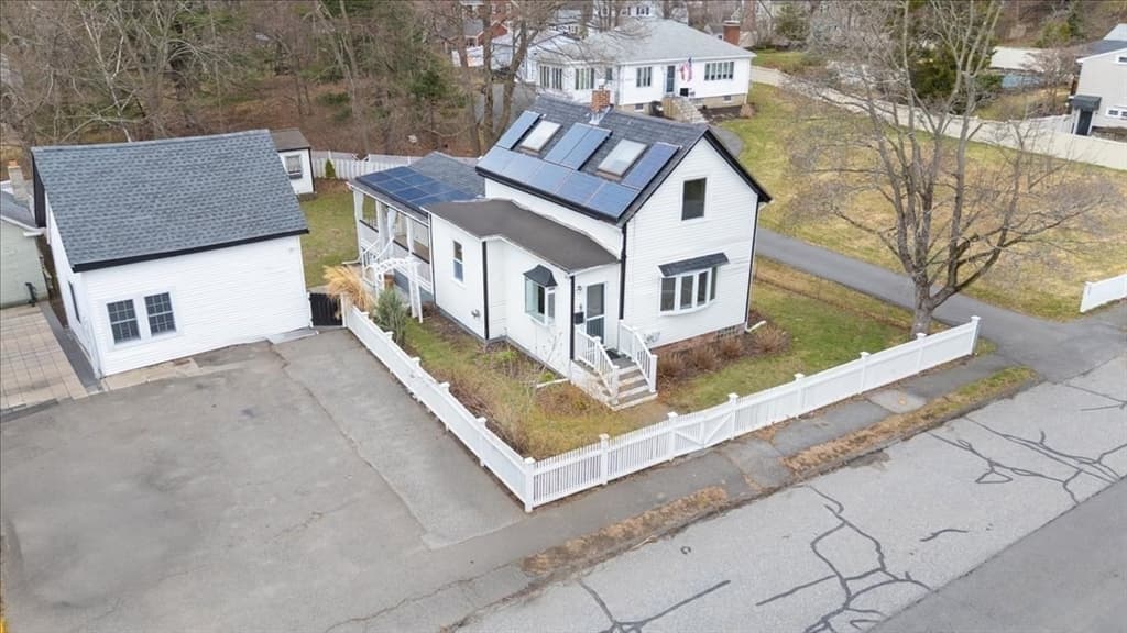 Single Family Residence at 18 Sherman Pl, Woburn MA 01801, Woburn, photo 3 of 40