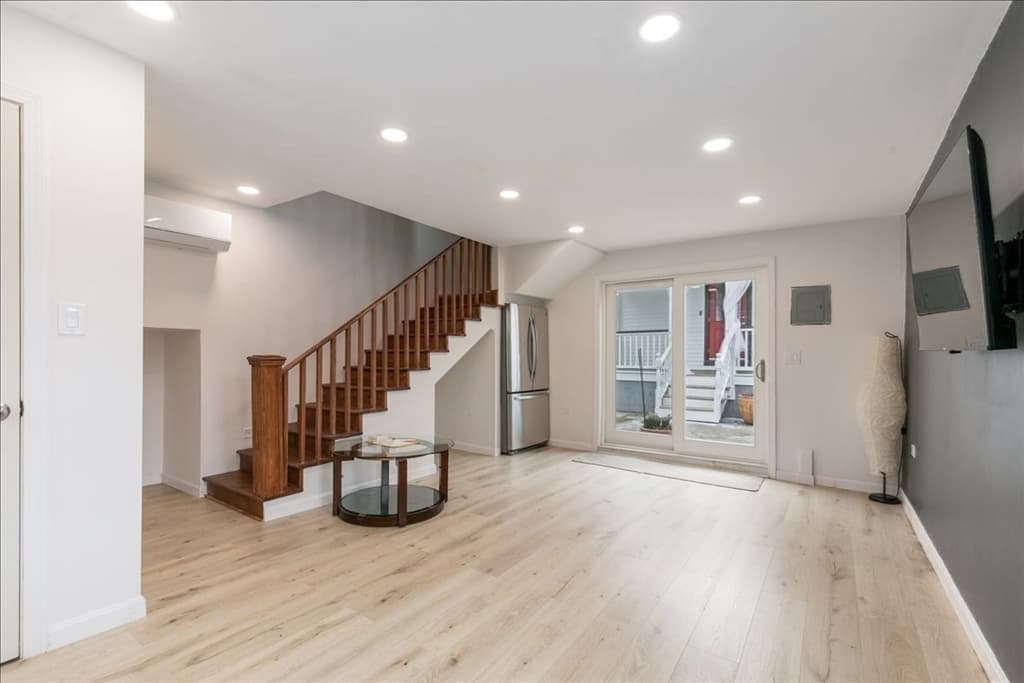 18 Sherman Pl, Woburn MA 01801