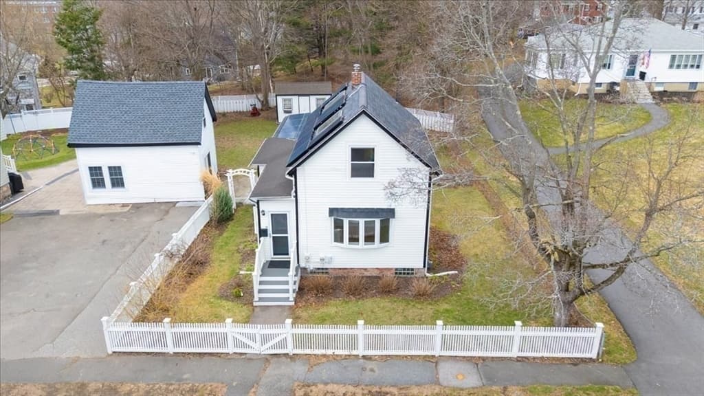 Single Family Residence at 18 Sherman Pl, Woburn MA 01801, Woburn, photo 4 of 40