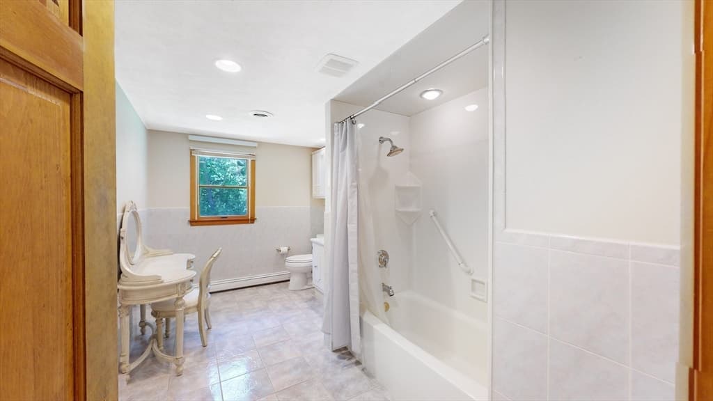 Single Family Residence at 22 Starview Dr, Sudbury MA 01776, photo 9 of 40