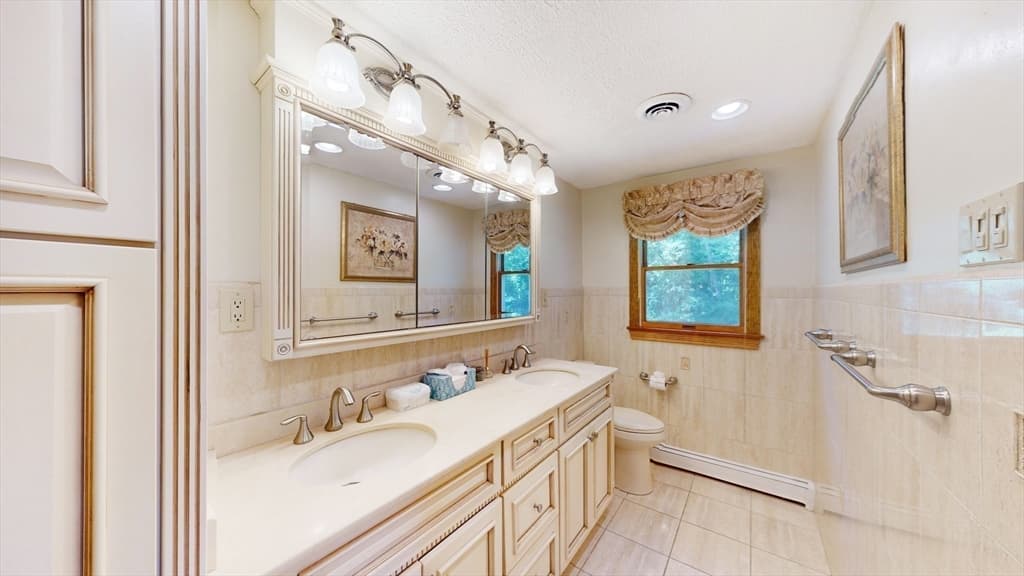 Single Family Residence at 22 Starview Dr, Sudbury MA 01776, photo 10 of 40