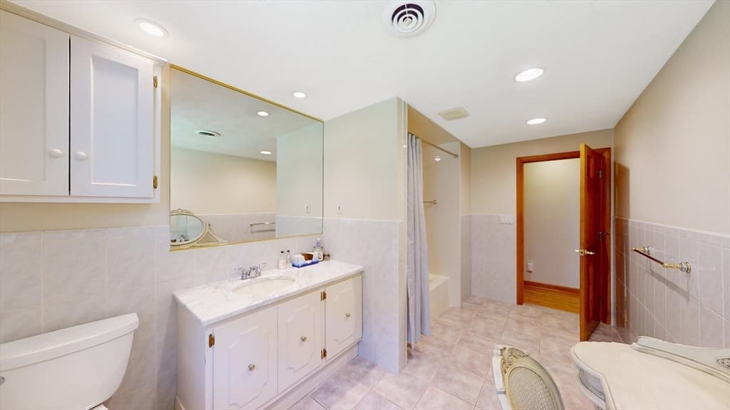 Single Family Residence at 22 Starview Dr, Sudbury MA 01776, photo 8 of 40