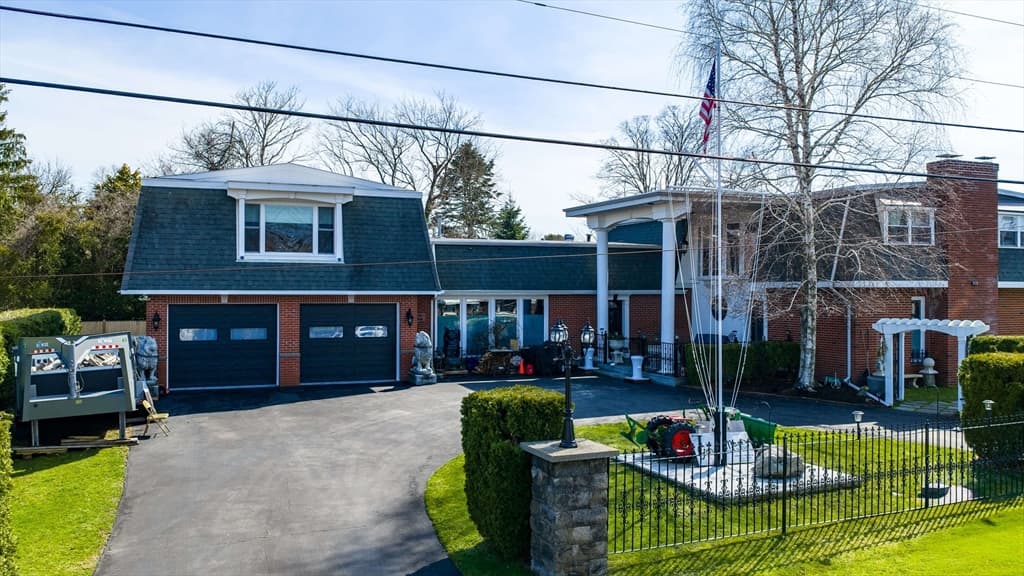 6 Middlefield Pl, Acushnet MA 02743