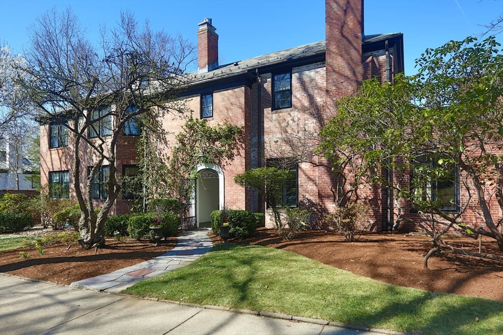 39 Worthington Rd, Brookline MA 02446 photo 3
