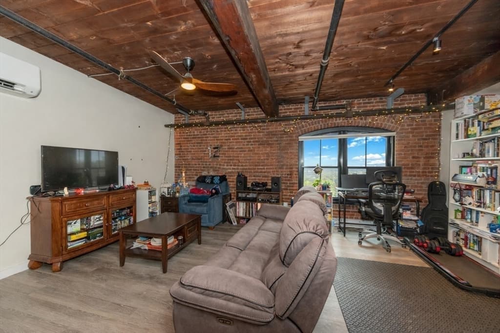 55 Sterling St # 305, Clinton MA 01510 photo 3