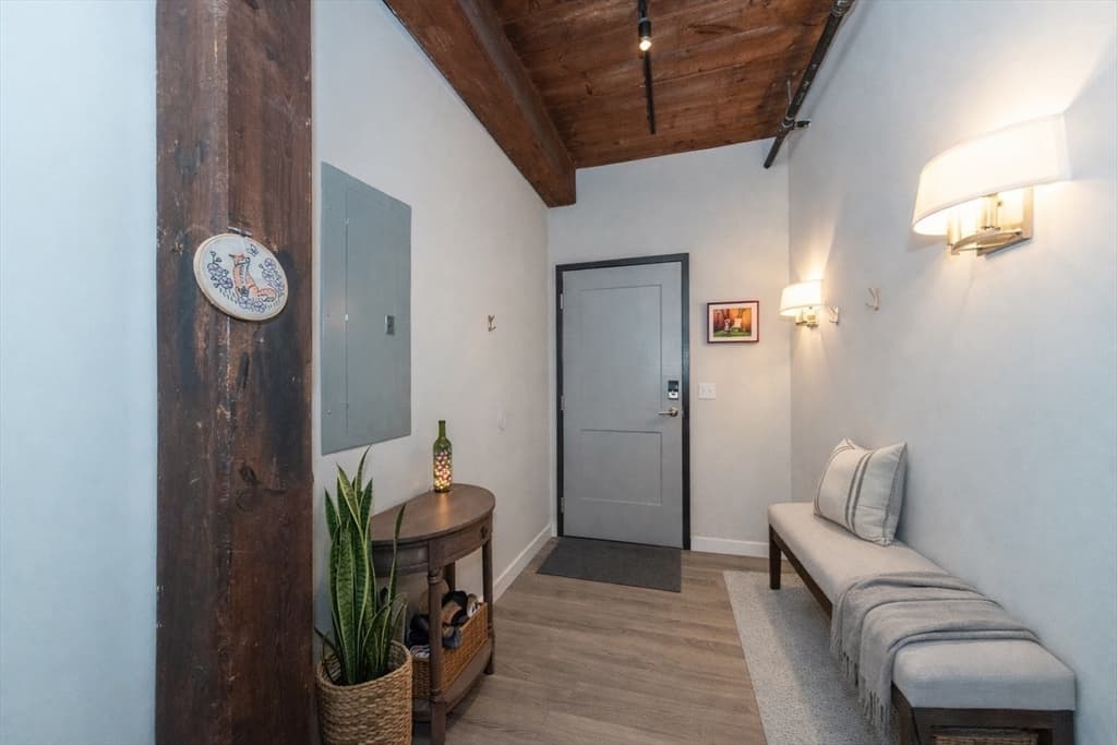55 Sterling St # 305, Clinton MA 01510