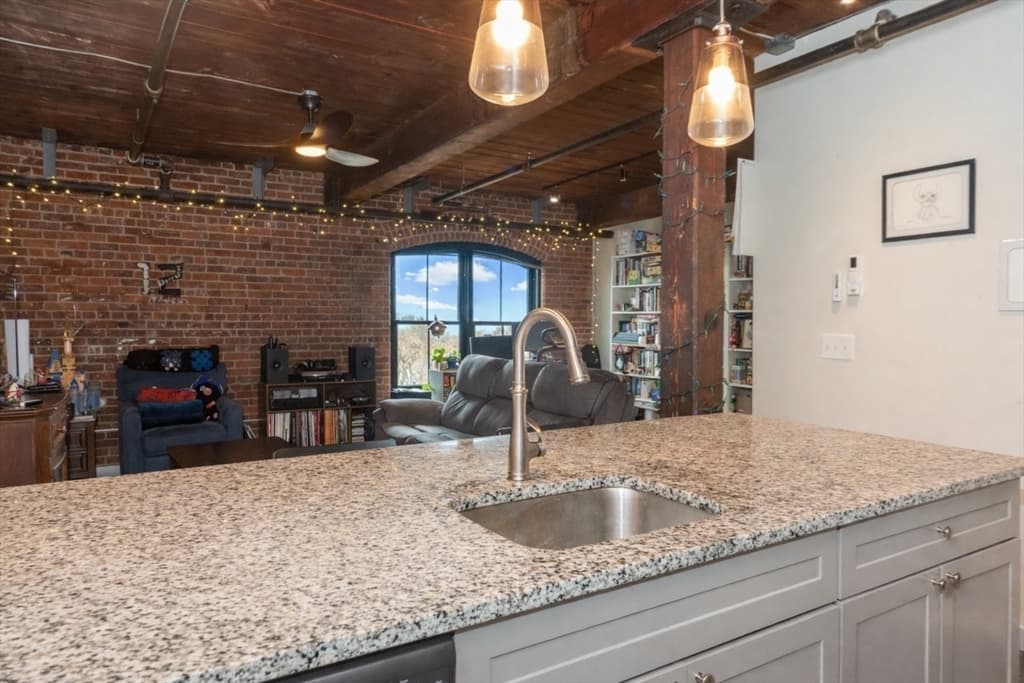 55 Sterling St # 305, Clinton MA 01510 photo 5