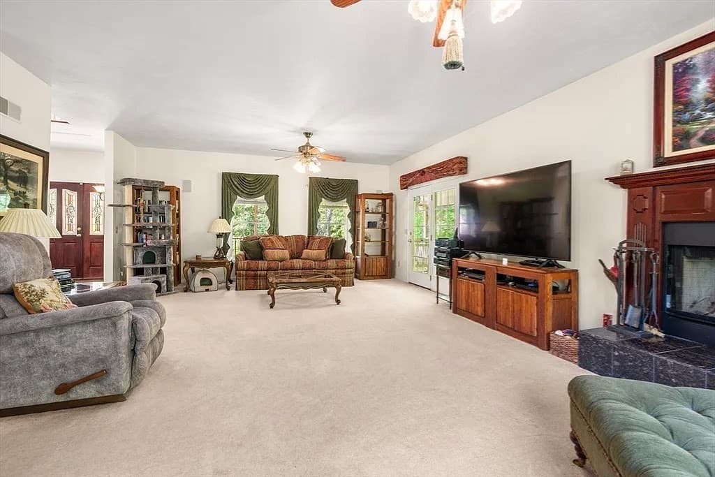 Single Family Residence at 31 Swing Drive, Berkley MA 02779, Berkley, photo 5 of 30