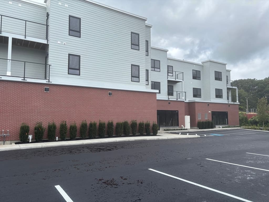 Condominium at 1391 Main Street # 305, Walpole MA 02081, photo 3 of 31