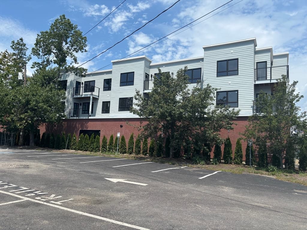 1391 Main Street # 305, Walpole MA 02081
