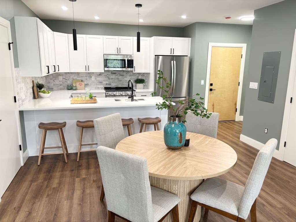 Condominium at 1391 Main Street # 305, Walpole MA 02081, photo 8 of 31