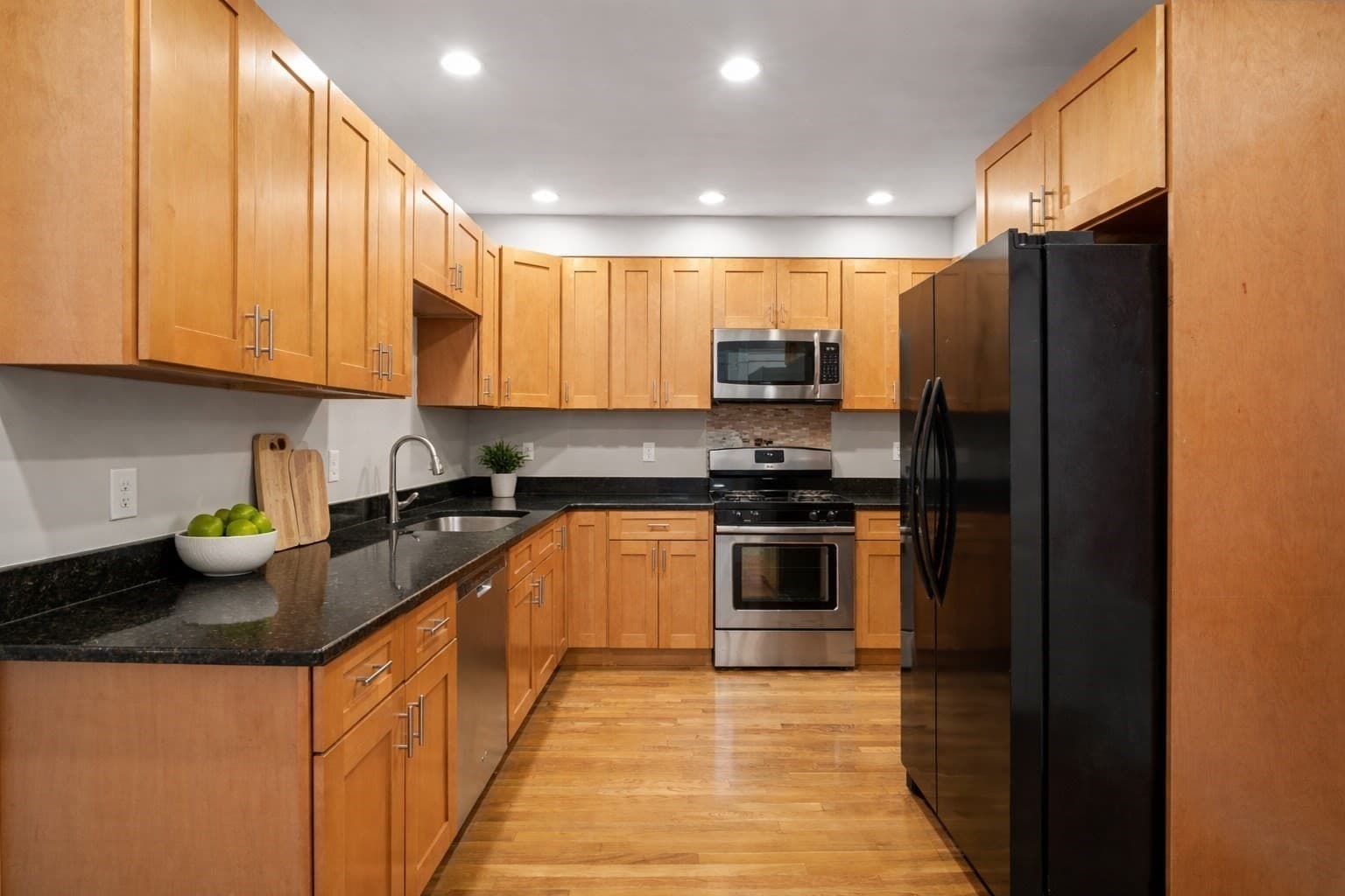 Single Family Residence at 7 Chadwick St, Worcester MA 01605, photo 3 of 40