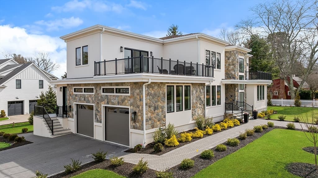 5 Colonial Rd, Needham MA 02492