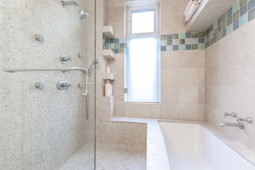 Single Family Residence at 13 Wellington St, Boston MA 02118, photo 6 of 17