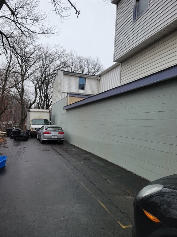 585 Park Ave, Worcester MA 01603 photo 3