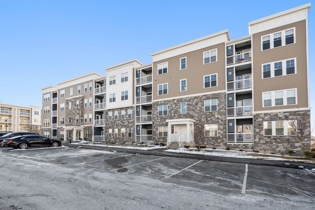 Condominium at 4 Stratton Dr # 308, Woburn MA 01801, Woburn, photo 23 of 24