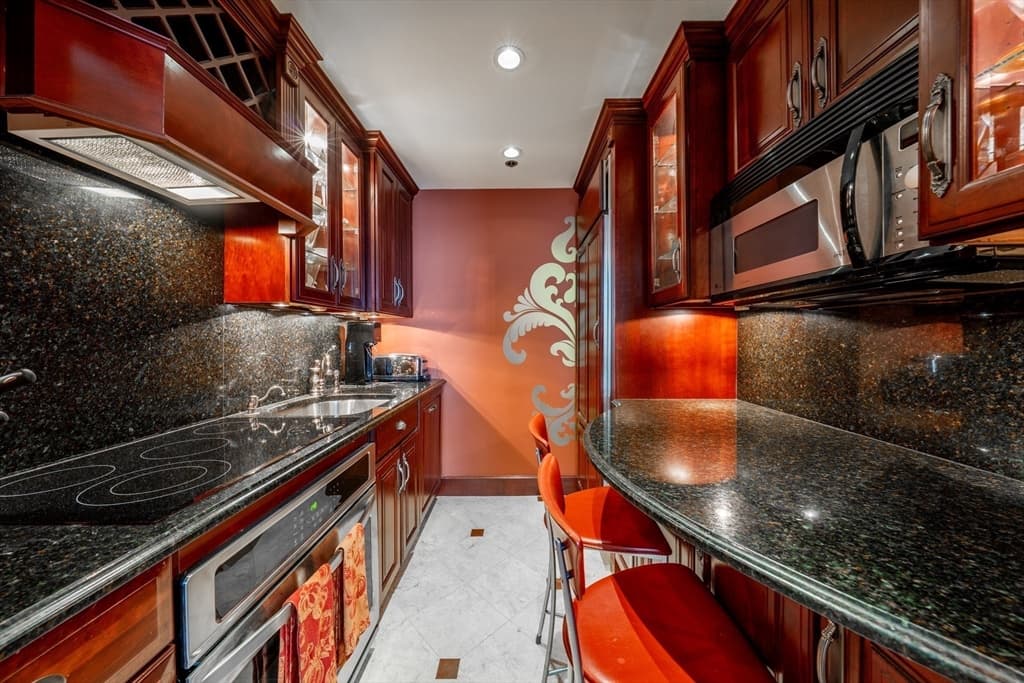 Condominium at 100 Fulton St, Boston MA 02109, photo 6 of 13