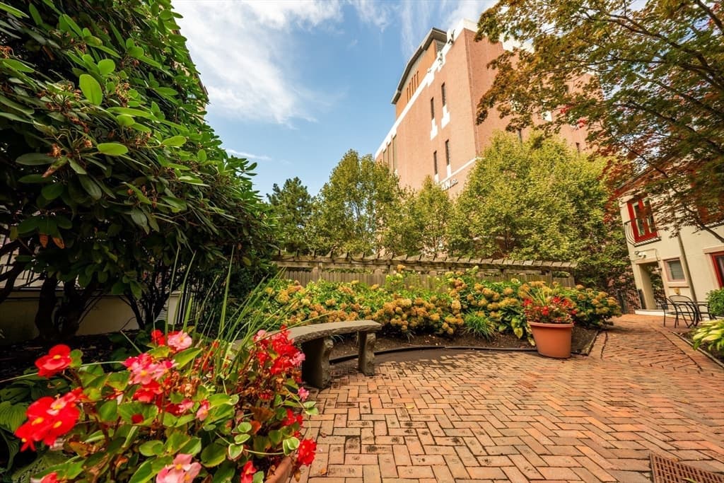 Condominium at 100 Fulton St, Boston MA 02109, photo 12 of 13