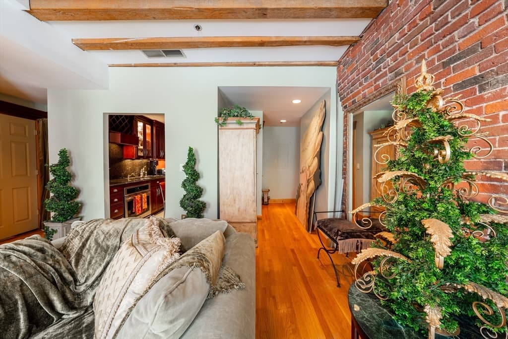 Condominium at 100 Fulton St, Boston MA 02109, photo 5 of 13