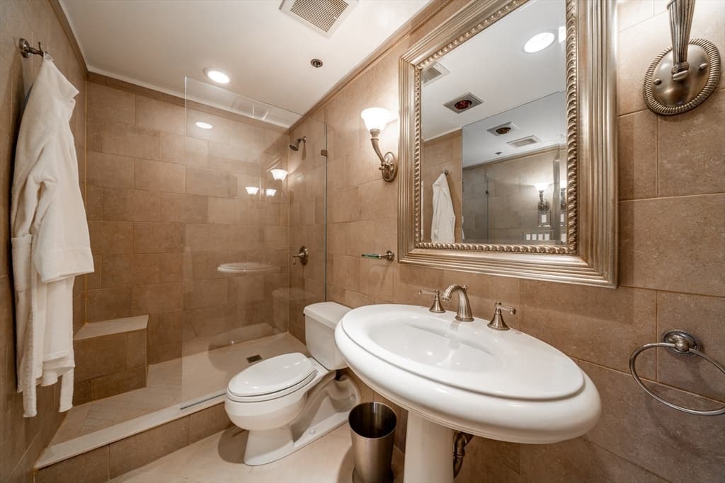 Condominium at 100 Fulton St, Boston MA 02109, photo 10 of 13