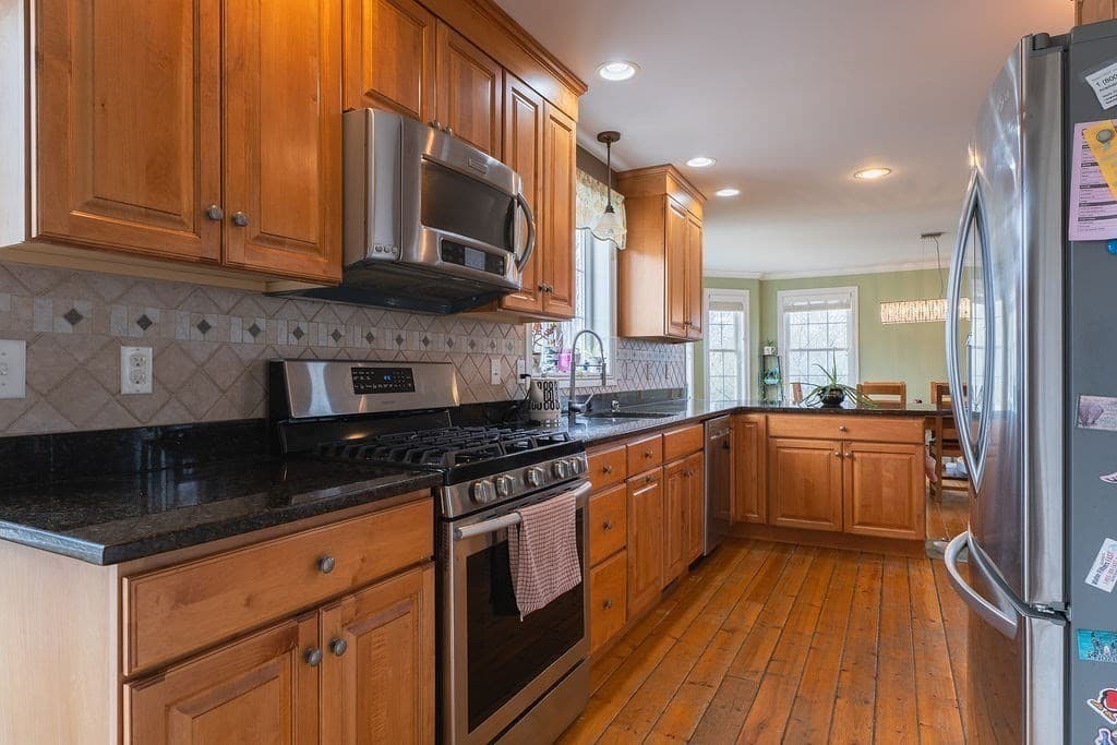 Single Family Residence at 9 White Rd, Mendon MA 01756, Mendon, photo 9 of 41