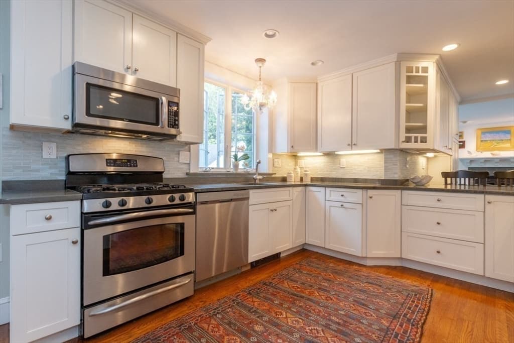 6 Willow Street, Wellesley MA 02481 photo 3