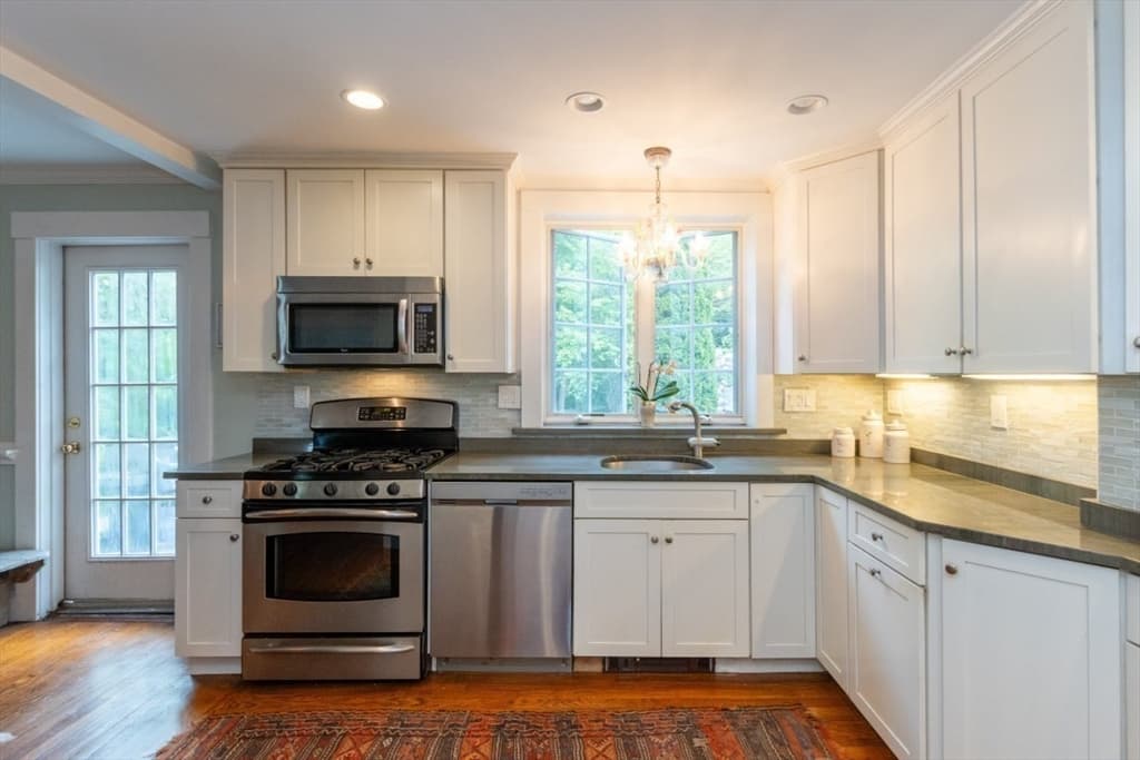 6 Willow Street, Wellesley MA 02481 photo 4