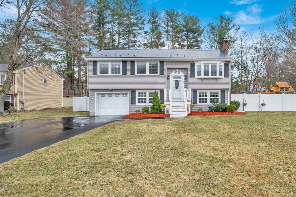 13 Brookside Dr, Billerica MA 01821