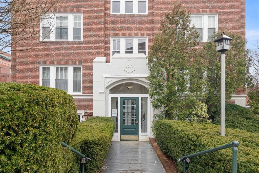 21 Bradlee Rd # 32, Medford MA 02155
