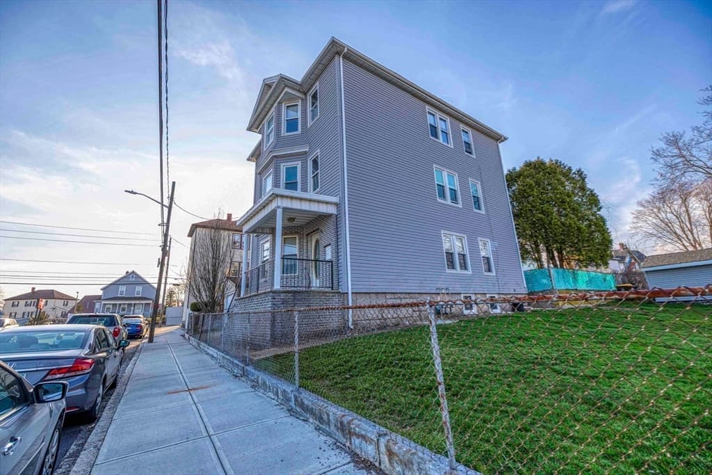 26 Stockton St, Fall River MA 02721