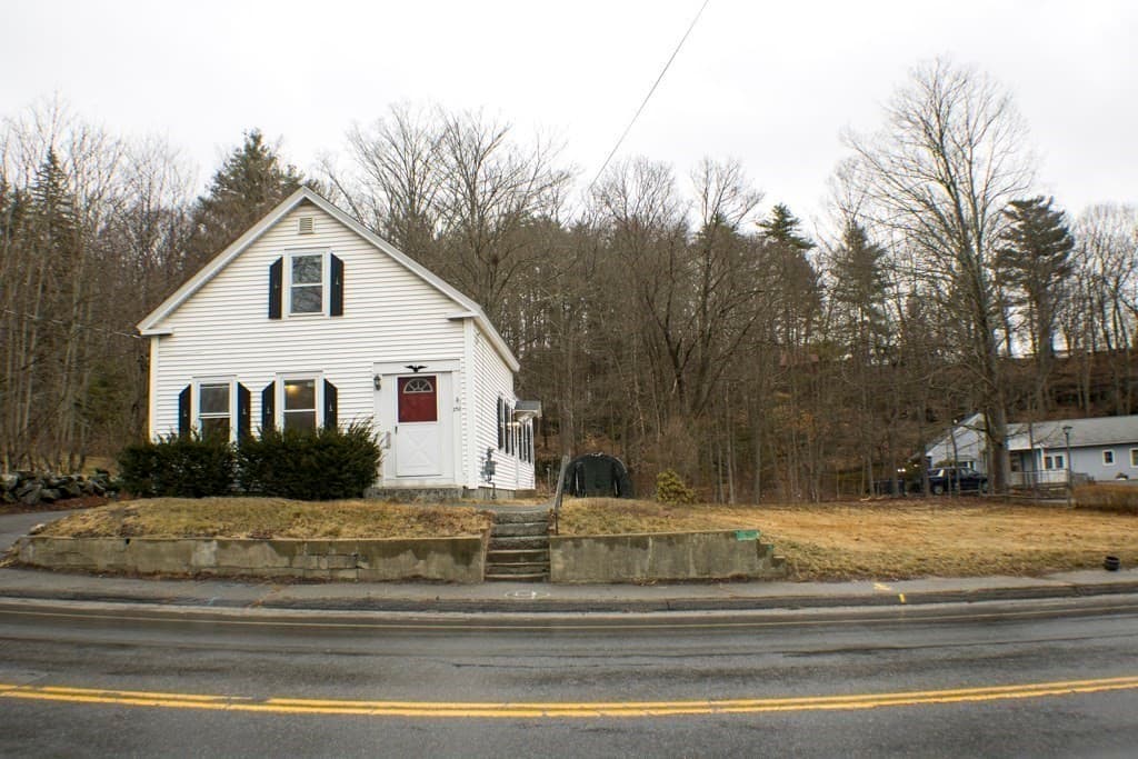 Single Family Residence at 250 Ashburnham St, Fitchburg MA 01420, photo 2 of 22