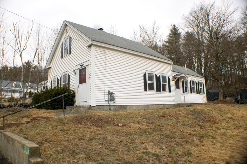 Single Family Residence at 250 Ashburnham St, Fitchburg MA 01420, photo 3 of 22