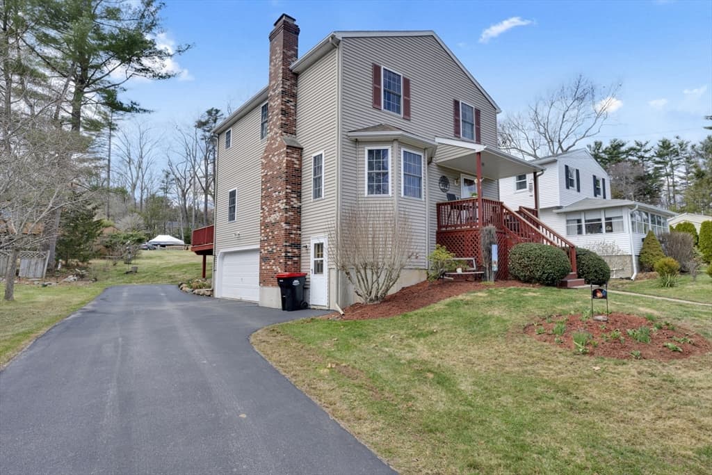 Single Family Residence at 31 Glen Echo Shore Rd, Charlton MA 01507, photo 3 of 36