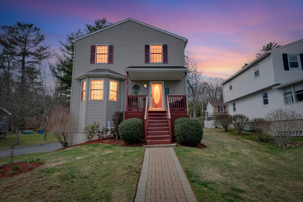 Single Family Residence at 31 Glen Echo Shore Rd, Charlton MA 01507, photo 5 of 36