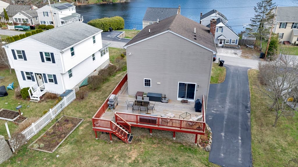 Single Family Residence at 31 Glen Echo Shore Rd, Charlton MA 01507, photo 4 of 36
