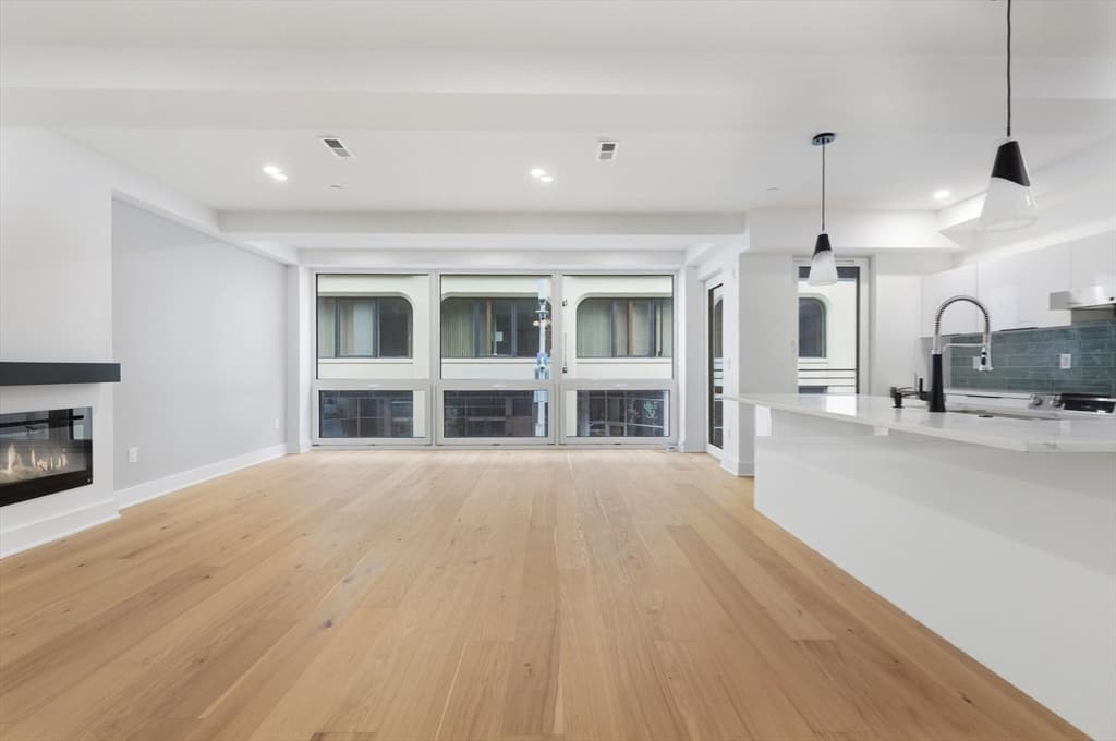 Condominium at 230 Friend St. # 3, Boston MA 02114, photo 7 of 29