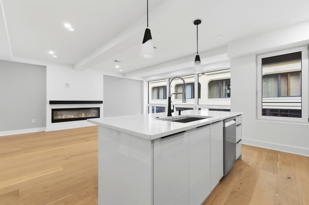 Condominium at 230 Friend St. # 3, Boston MA 02114, photo 5 of 29