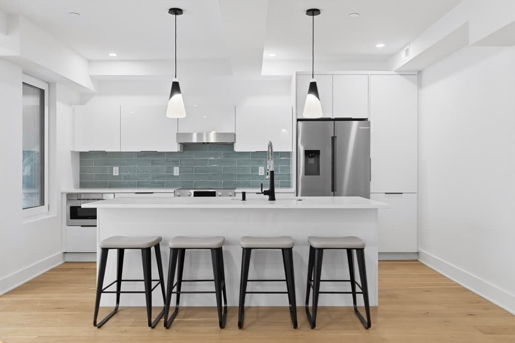Condominium at 230 Friend St. # 3, Boston MA 02114, photo 9 of 29
