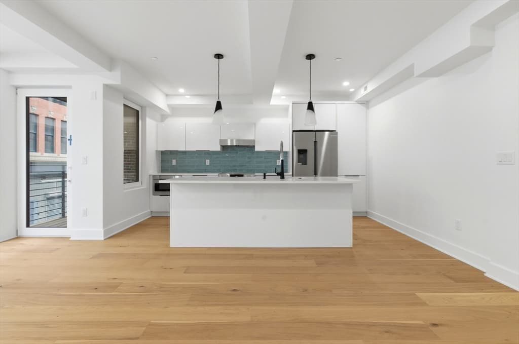 Condominium at 230 Friend St. # 3, Boston MA 02114, photo 10 of 29