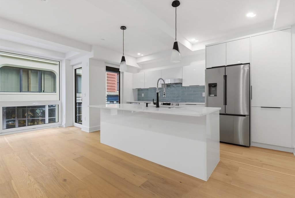 Condominium at 230 Friend St. # 3, Boston MA 02114, photo 11 of 29