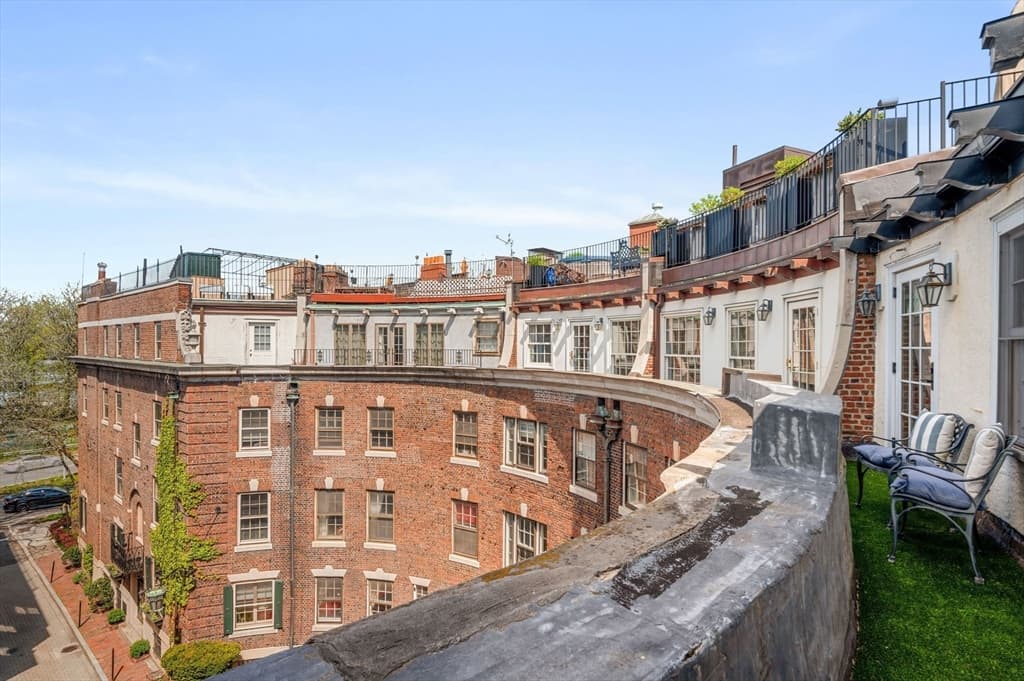 Condominium at 5 West Hill Place # D, Boston MA 02114, photo 13 of 16