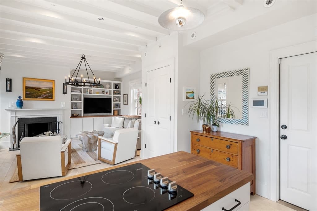 Condominium at 5 West Hill Place # D, Boston MA 02114, photo 5 of 16