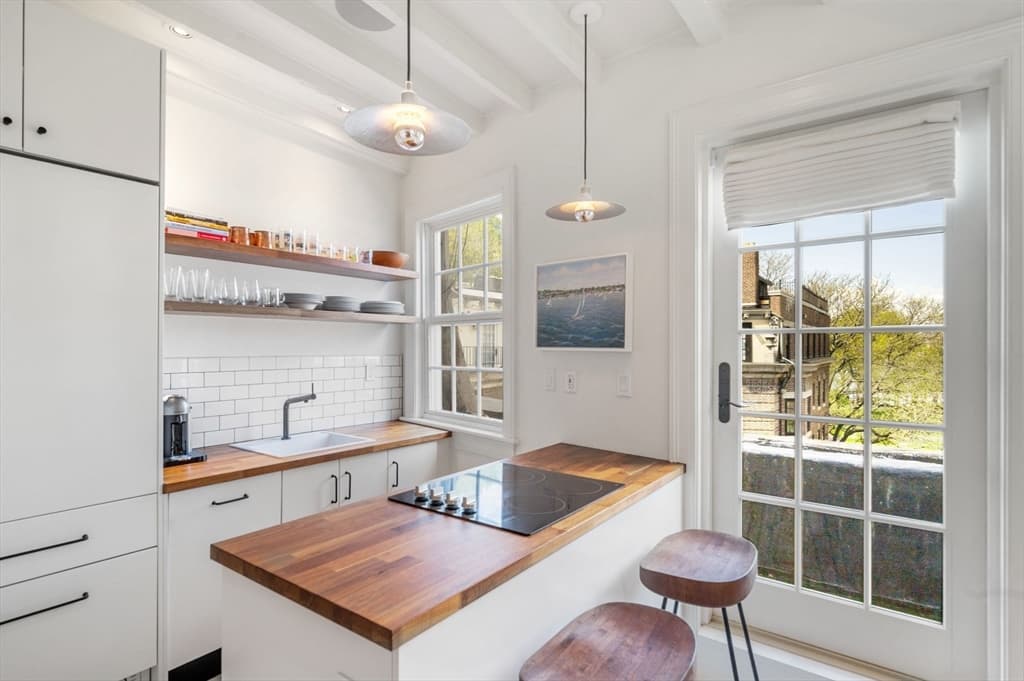 Condominium at 5 West Hill Place # D, Boston MA 02114, photo 9 of 16